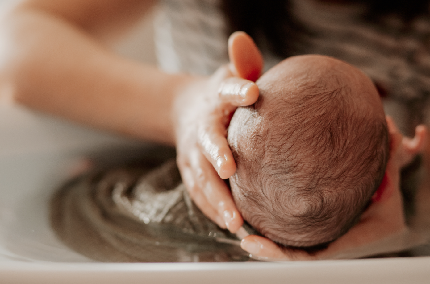 Famille 50 – bain drapé bébé